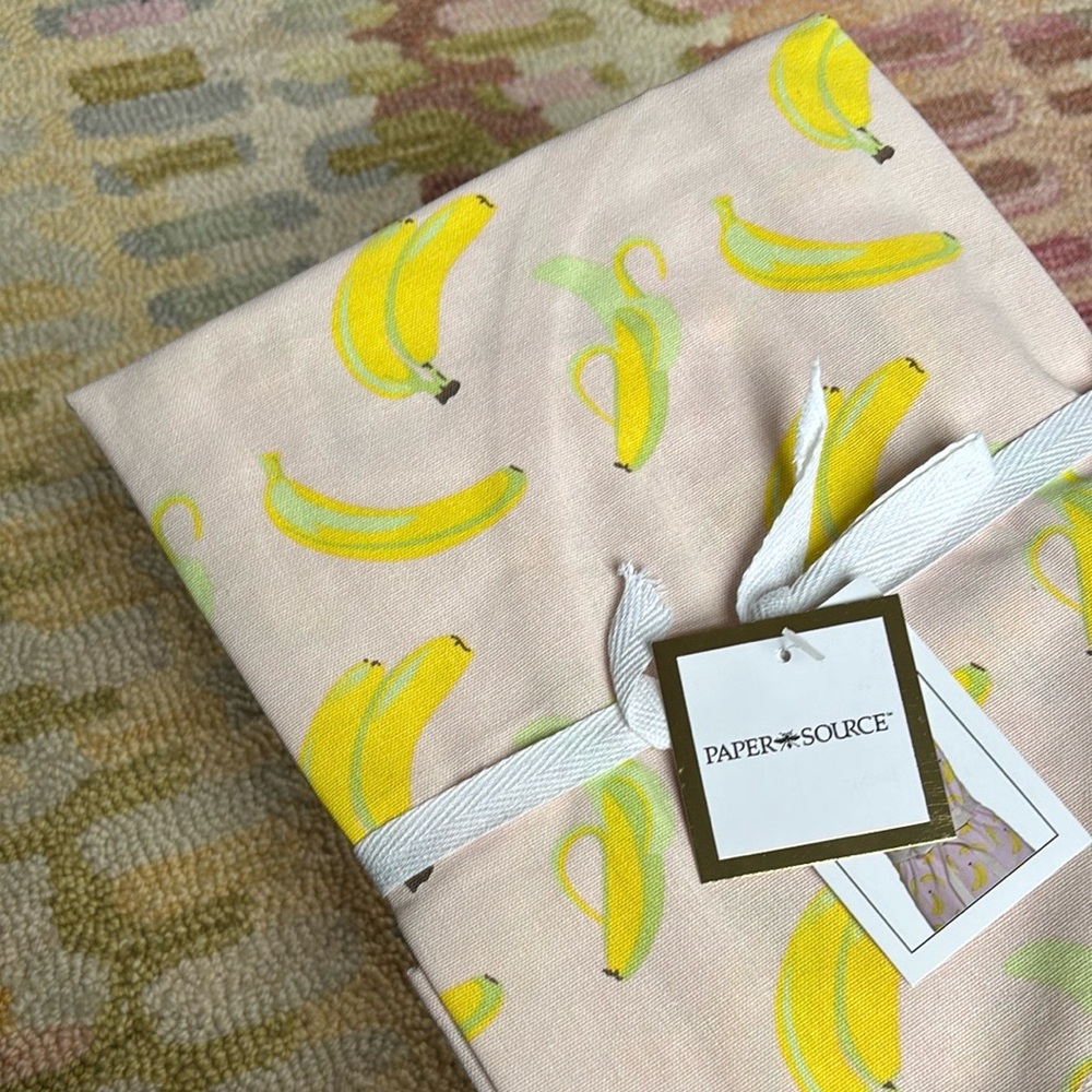 🍌Go Bananas 🍌 Paper Source Banana Apron NWT a bunch of bananas all over - Picture 14 of 14